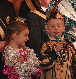 Ihre Lieblichkeit Prinzessin Miquella l. mit Prinz Fritz I. an ihrer Seite.