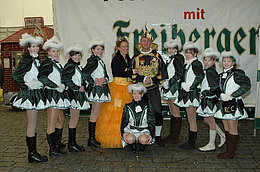 Nachwuchsgarde mit Prinzenpaar